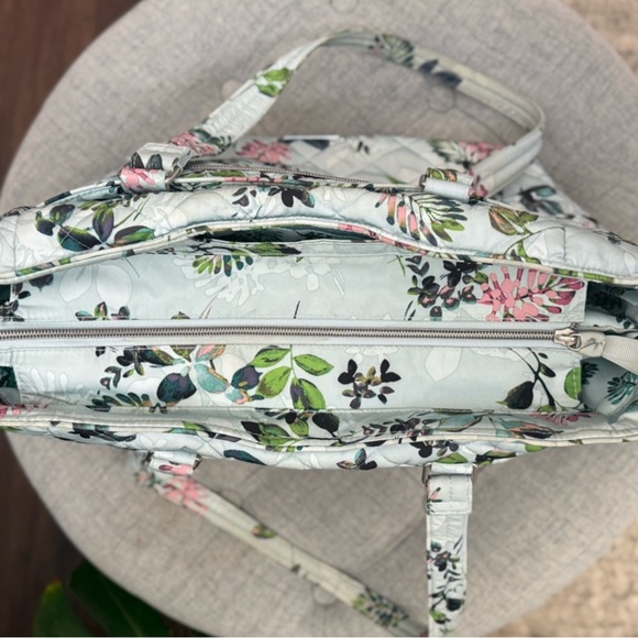 Vera Bradley Seawater Blooms🌸Extra Large Quilted Floral 2025 Tote or Diaper Bag - Picture 3 of 7